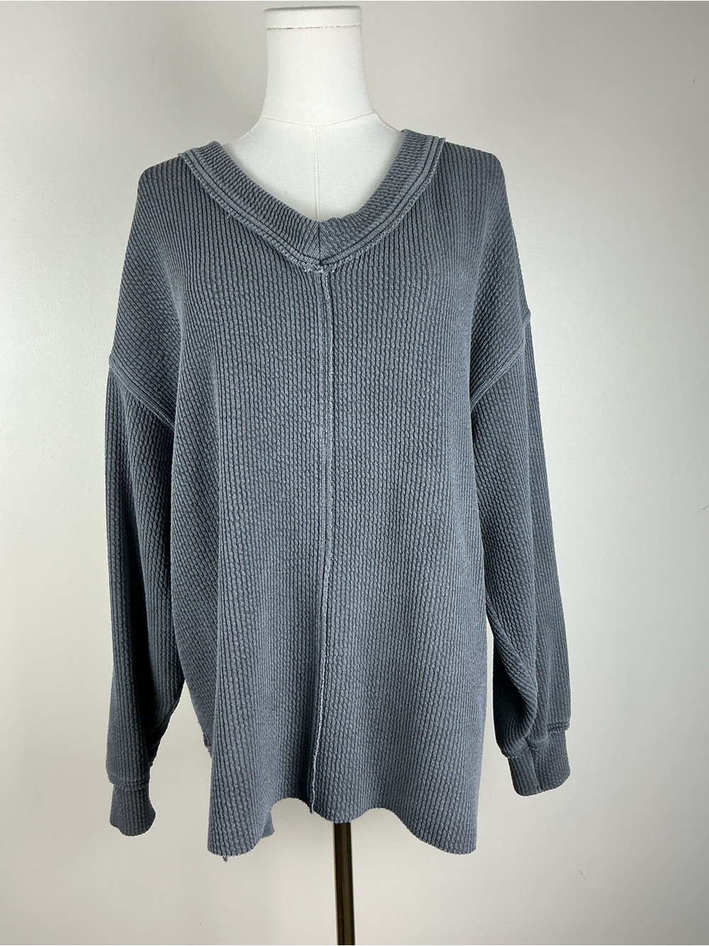 Aerie Woman’s Grey Wonder Textured V Neck Pullover Sweatshirt size M